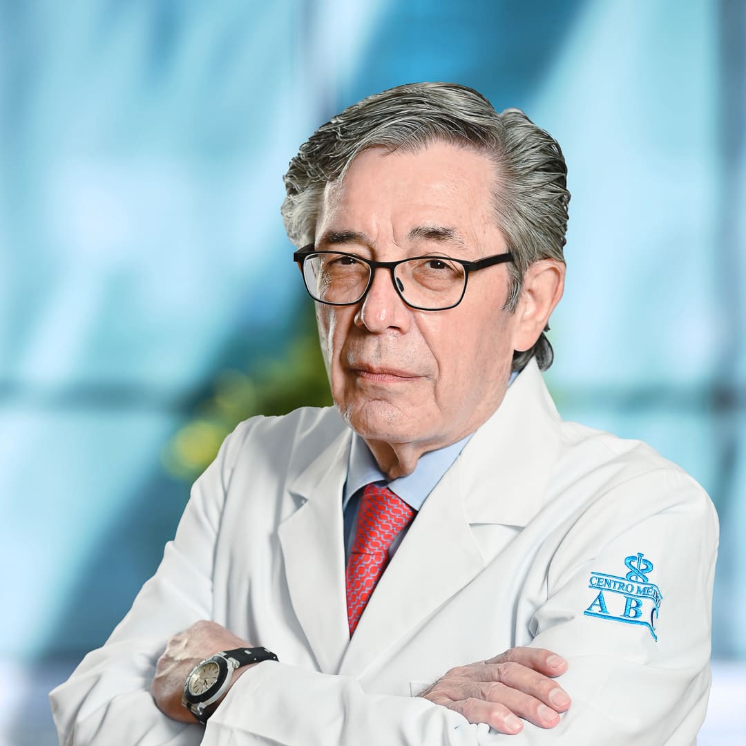 Dr César Óscar Decanini Terán del Centro Médico ABC, especialista en Cirugía General